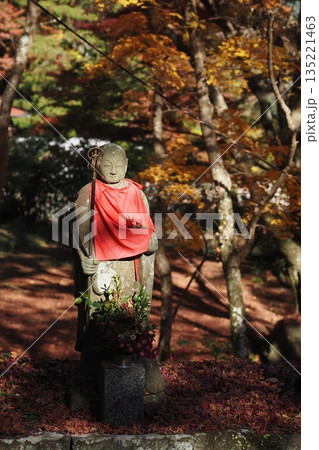 朝日をうけてまぶしそうなお地蔵様 朝日をうけてまぶしそうなお地蔵様 135221463