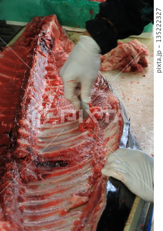 本マグロの中落ち　中落ちのすき取り 135222327