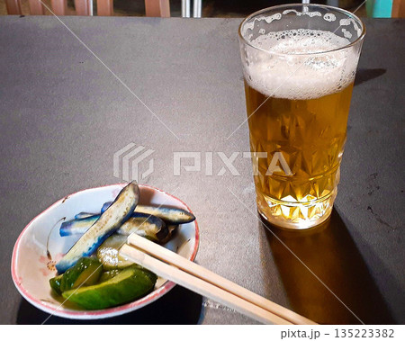 食堂のビール 135223382