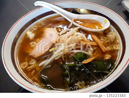 食堂のラーメン 135223383