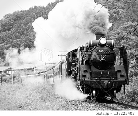 秩父鉄道の蒸気機関車 135223405