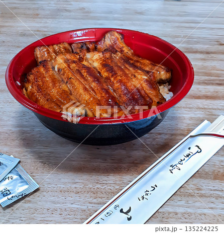 うなぎ屋の鰻丼 135224225