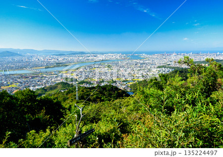 岩神山から和歌山市街・紀ノ川河口を望む 【和歌山県和歌山市】 岩神山から和歌山市街・紀ノ川河口を望む 【和歌山県和歌山市】 135224497