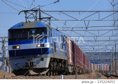 東海道線（新垂井線）を走るEF210貨物列車 135224851