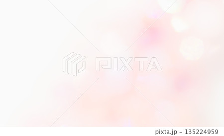 ふんわりキラキラ背景　淡いピンク色　玉ボケぼかしグラデーション 135224959