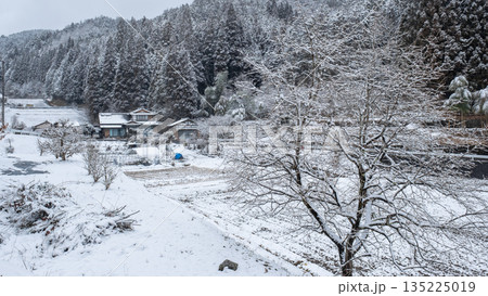 冬の田舎風景 冬の田舎風景 135225019