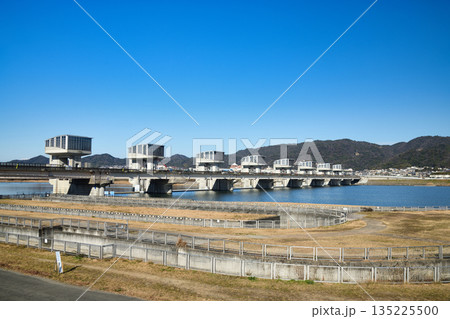 紀の川大堰・魚道観察室　【和歌山県和歌山市】 135225500