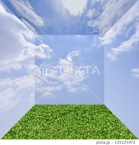 暖かな空気に包まれた、春の青空ボックス 135225972