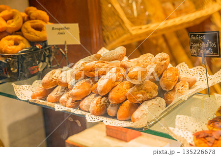 サンセバスチャン、旧市街、ショップ、真夏、スペイン 135226678