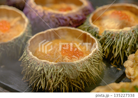 サンセバスチャン、旧市街、バル、タパス、真夏、スペイン サンセバスチャン、旧市街、バル、タパス、真夏、スペイン 135227338