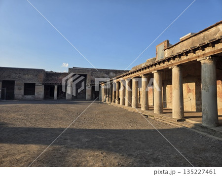 イタリア旅行　古代遺跡　ポンペイ 135227461