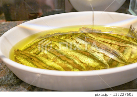 サンセバスチャン、旧市街、バル、タパス、真夏、スペイン 135227603