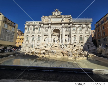 イタリア旅行　観光　ローマ　遺跡　トレビの泉 135227793