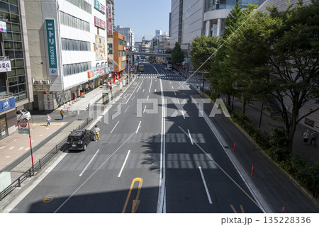 横浜市の都市風景　上大岡駅 135228336