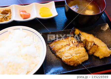 おいしい銀だら西京焼き定食 おいしい銀だら西京焼き定食 135228569