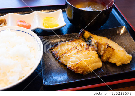 おいしい銀だら西京焼き定食 おいしい銀だら西京焼き定食 135228573