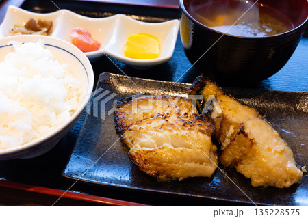 おいしい銀だら西京焼き定食 おいしい銀だら西京焼き定食 135228575