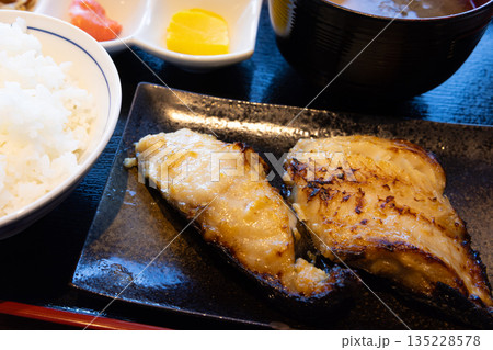 おいしい銀だら西京焼き定食 おいしい銀だら西京焼き定食 135228578