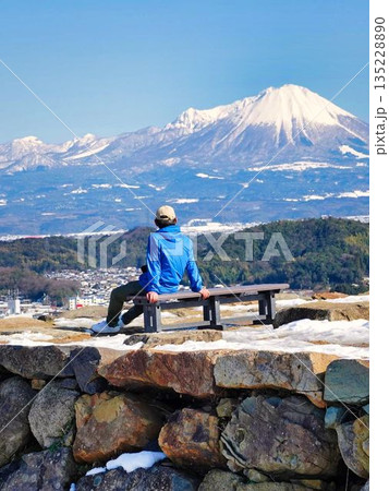 休憩する男性 135228890