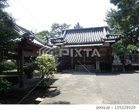 香川県観音寺市豊浜町姫浜にあり、猿田彦命を祀っており、摂末社として海亀神社がある一宮神社 香川県観音寺市豊浜町姫浜にあり、猿田彦命を祀っており、摂末社として海亀神社がある一宮神社 135229320