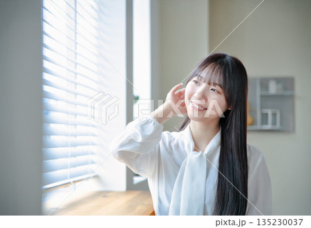 20代女性のビューティーポートレート 135230037