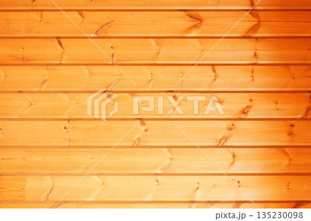 ログハウスの屋内の壁 ログハウスの屋内の壁 135230098