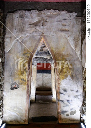 ブルガリア、バラの谷、カザンラク、トラキア人の墳墓（レプリカ）、羨道、天井フレスコ画 135230449