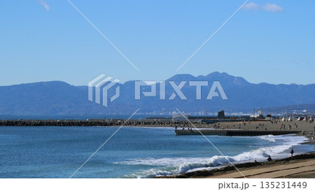 箱根外輪山遠景 茅ヶ崎海岸から 箱根外輪山遠景 茅ヶ崎海岸から 135231449