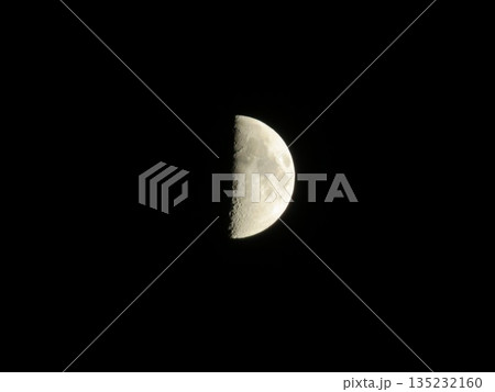 半月 夜空 半月 夜空 135232160