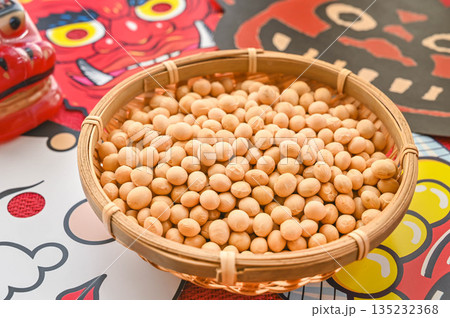 節分の豆まき　大豆 135232368
