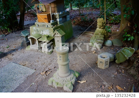 2026年1月島根鳥取地震で倒れた灯籠 135232428