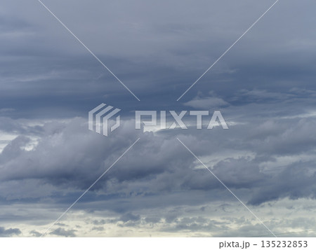雲が広がる空 135232853