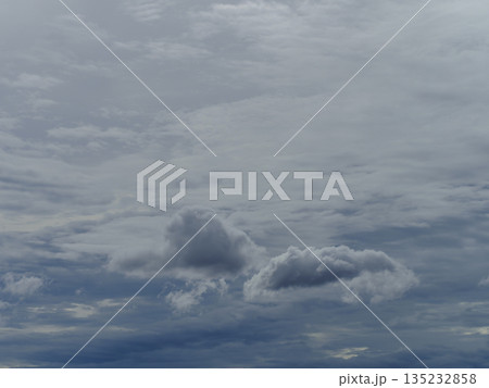 雲が広がる空 135232858