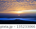 日の出と雲海1040 135233066