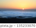 朝焼けと日の出と雲海4356 135233070