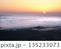 朝焼けと日の出と雲海480 135233073
