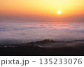 朝焼けと日の出と雲海502 135233076