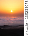 朝焼けと日の出と雲海518 135233078