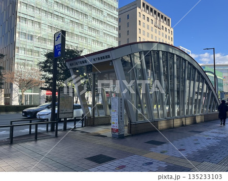 福岡市博多駅「博多口地下駐輪場」「地下鉄連結通路」出入口 福岡市博多駅「博多口地下駐輪場」「地下鉄連結通路」出入口 135233103