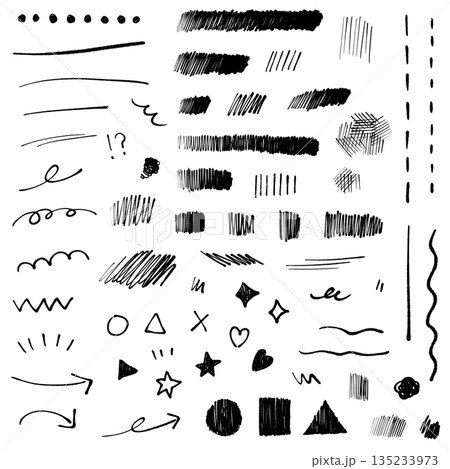 サインペンで描いた手描きあしらいセット 複数種類の線・図形・矢印の黒素材 サインペンで描いた手描きあしらいセット 複数種類の線・図形・矢印の黒素材 135233973