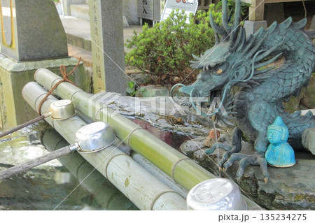 四国霊場第58番札所「仙遊寺」手水場 四国霊場第58番札所「仙遊寺」手水場 135234275