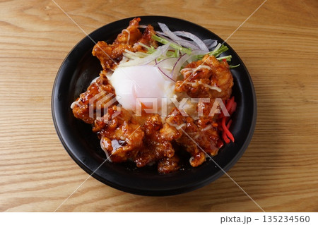 唐揚げ丼 唐揚げ丼 135234560