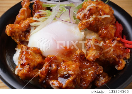 唐揚げ丼 135234566