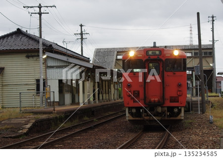 城端線 戸出駅 気動車交換(キハ40) 城端線 戸出駅 気動車交換(キハ40) 135234585