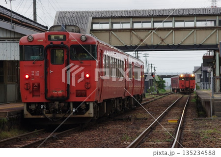 城端線 戸出駅 気動車交換（キハ40） 135234588