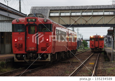 城端線 戸出駅 気動車交換（キハ40） 135234589