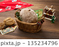 ドライフルーツとナッツのパン 135234796