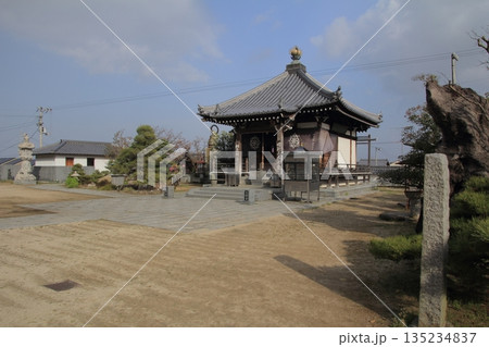四国霊場第56番札所「泰山寺」大師堂 四国霊場第56番札所「泰山寺」大師堂 135234837