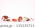 バレンタイン、プレゼント、メッセージカード、背景、素材 135235713