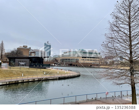 【富山県】環水公園に佇む“世界一美しいスタバ” 135236388